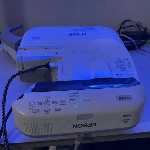 超短焦1280.800投影仪 运费自理