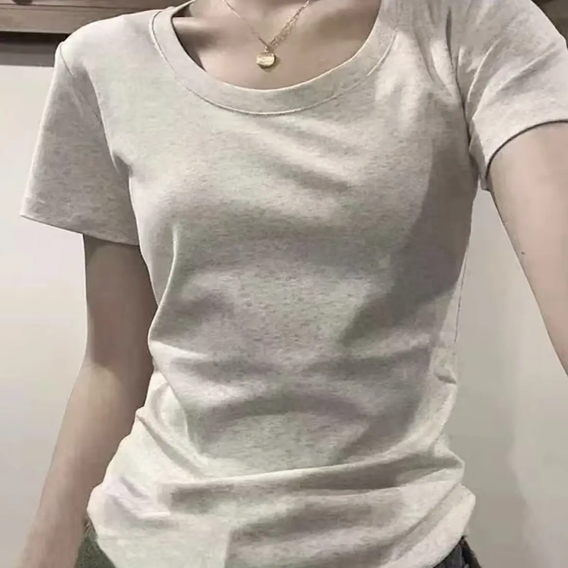 黑色正肩圆领短袖T恤女夏季修身显瘦韩系简约纯色百搭