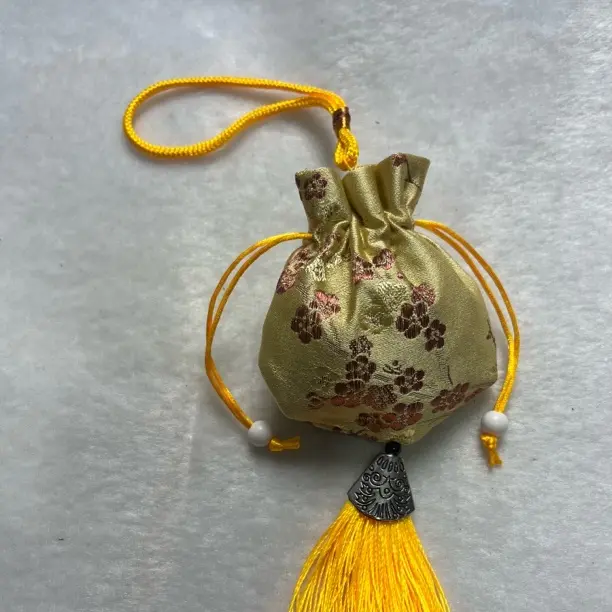 沉香绿奇楠沉香勾丝香袋10克