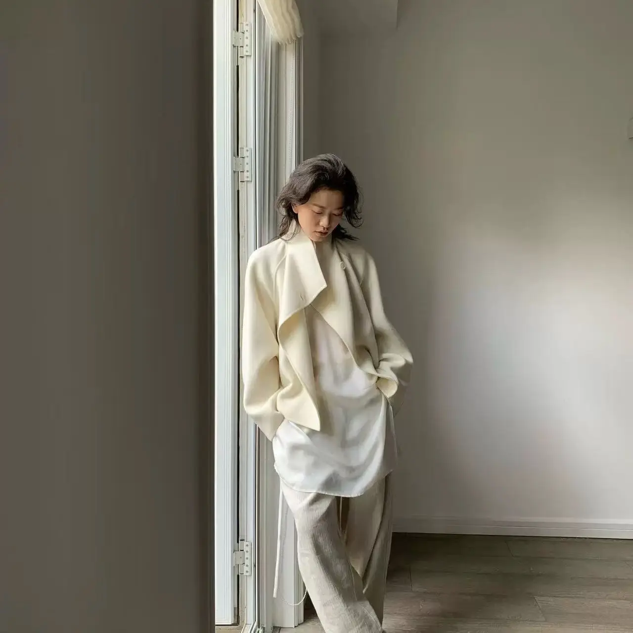 YEARLYPLAN短款扩版休闲设计感大衣