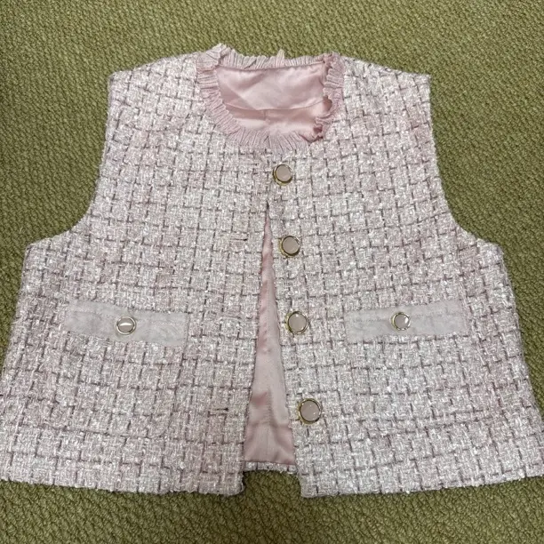 1016精致特调浅粉银丝小香纯手工拉毛叠穿外搭马甲