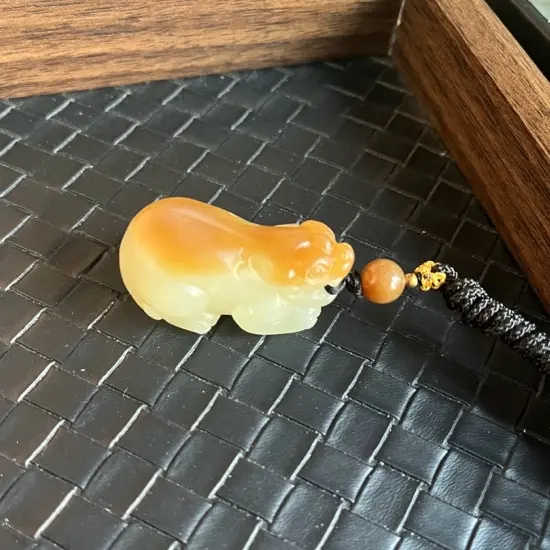 新疆和田玉糖白貔貅挂件招财