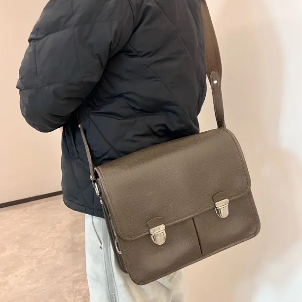 95新 LouisVuitton/路易威登 95新/双眼剑桥邮差包/jc