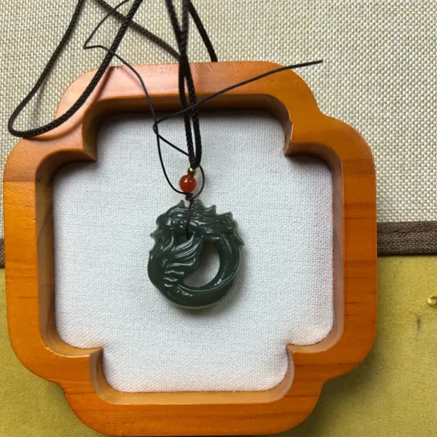 镂空龙龙腾盛世双面雕刻男女款玉佩（多样性发其一）