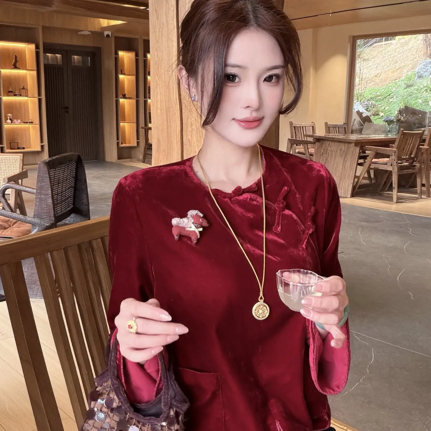 2026早春新款真丝丝绒轻国风小马别针衬衫，新年款！本命年款！