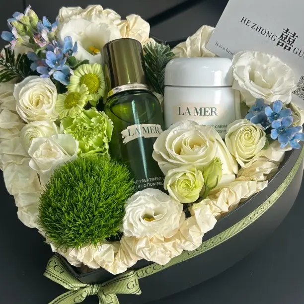 鲜花定制心形礼盒（不包含海蓝之谜）