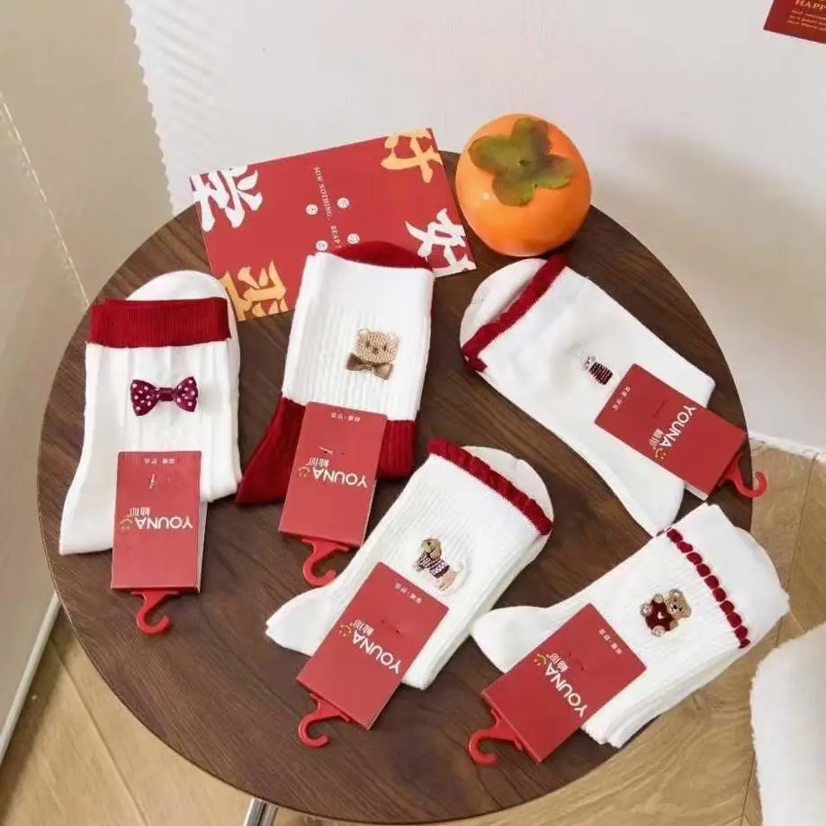 本命年秋冬中筒红袜子女款纯棉刺绣新年风格