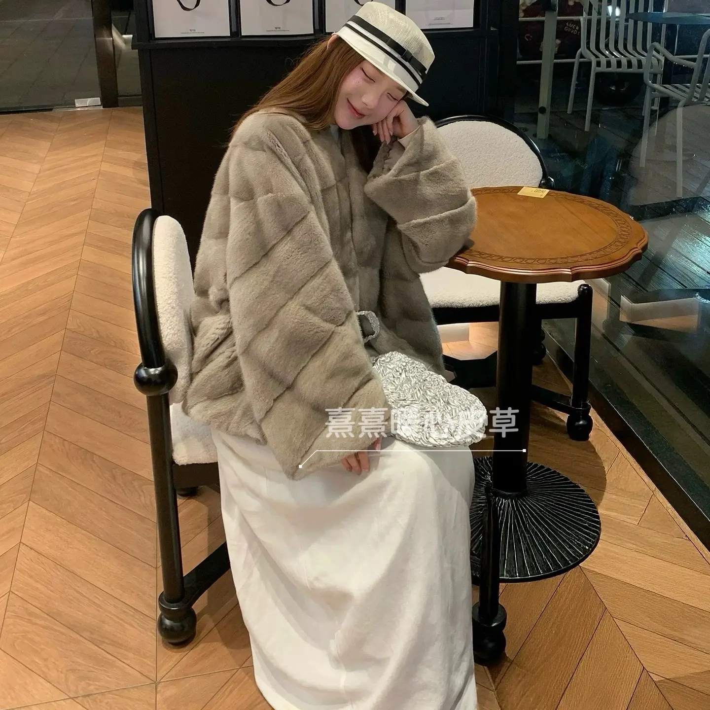 2025新款天鹅绒水貂匠心工艺年轻款整皮冬季女士毛毛外套短款