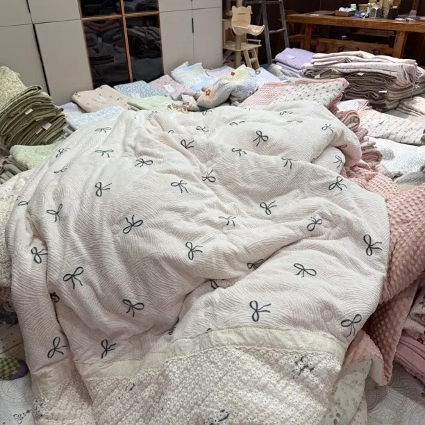 秋冬季加厚雕花牛奶绒四件套保暖床品家用被罩床单