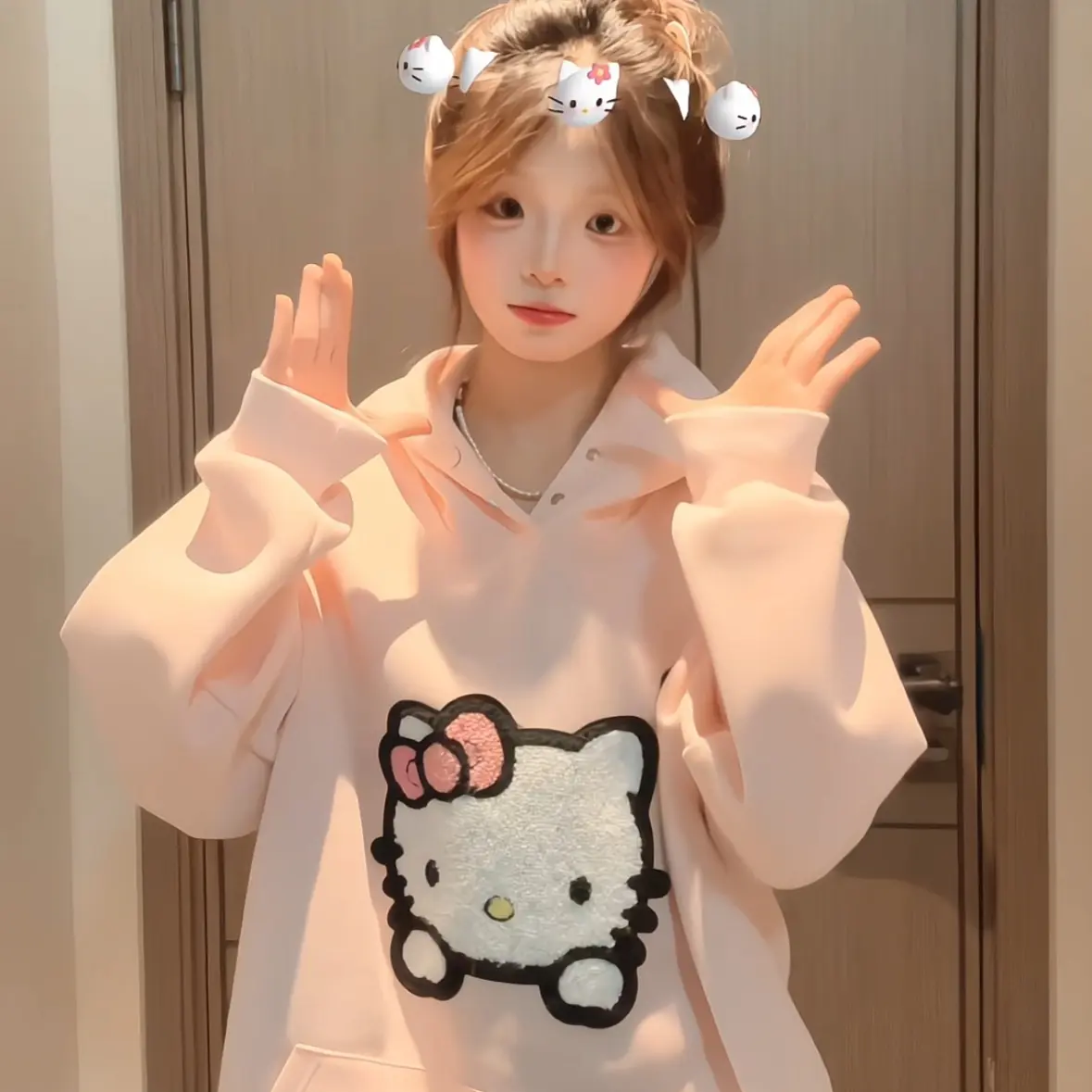【洢尚丽】2025helloKitty秋季连帽刺绣卫衣上衣卡通秋冬女装