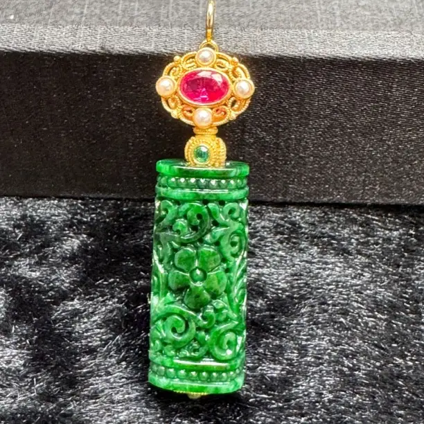 翡翠桶珠吊坠简单日常