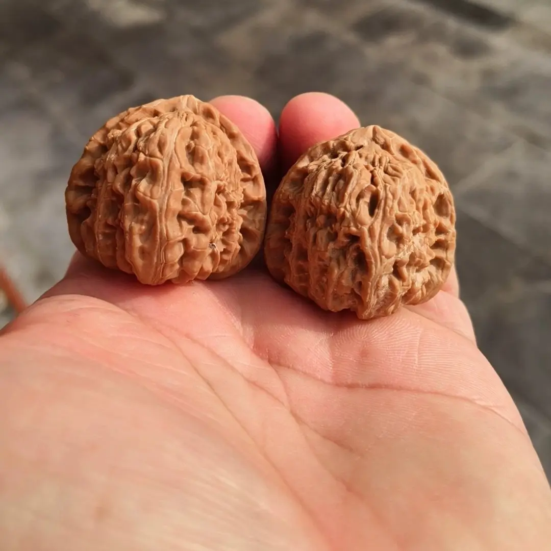 精品文玩核桃四座楼狮子头麒麟纹官帽盘玩手把件