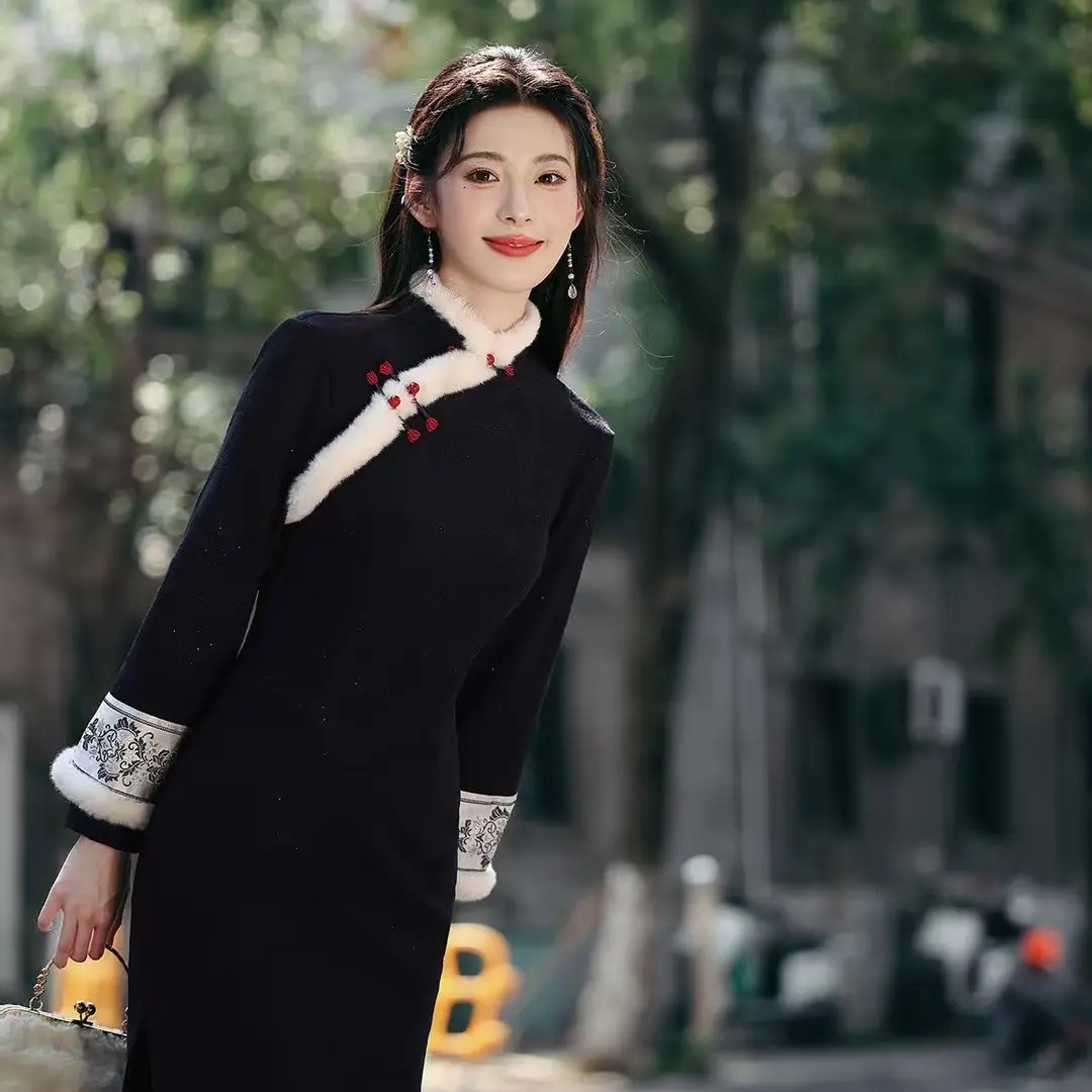 2025年新中式冬季加绒加厚复古改良旗袍女装显瘦日常可穿显白气质