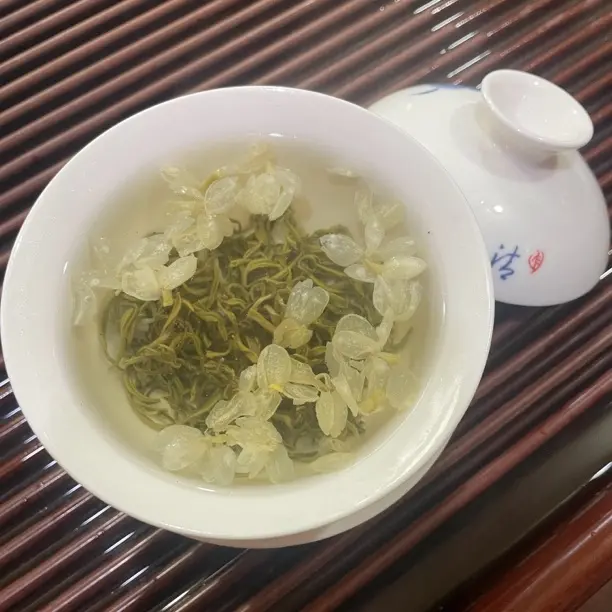 浓香型茉莉花茶飘雪罐装