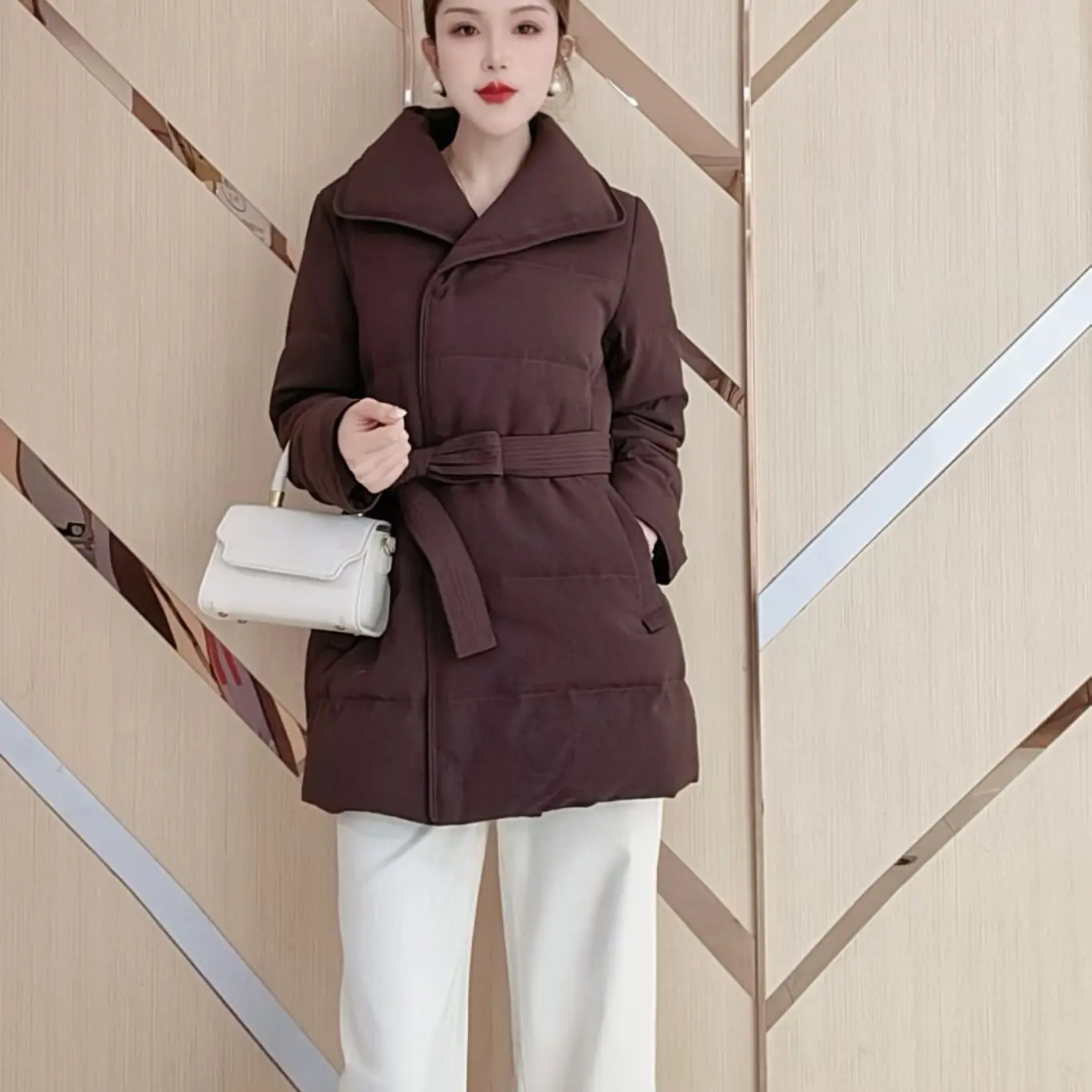 冬季新款收腰显瘦大翻领羽绒服中长款