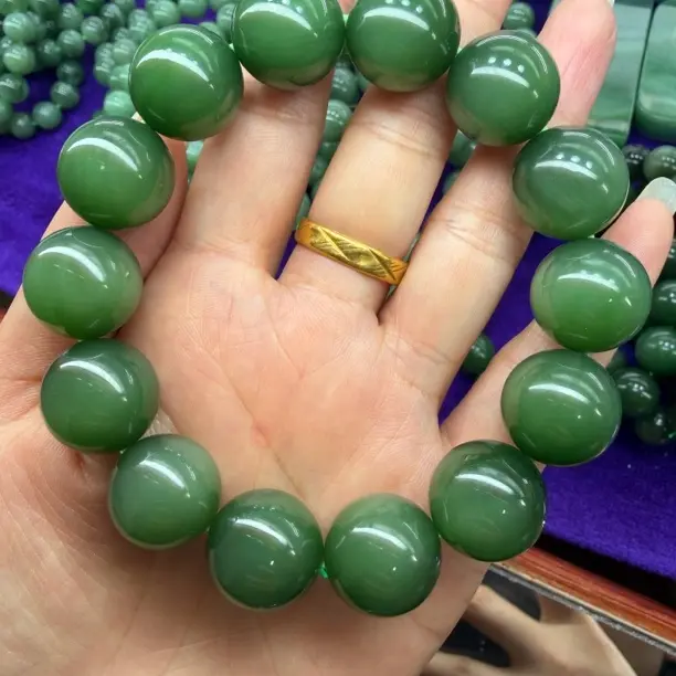 和田玉碧玉圆珠手串阳绿16mm