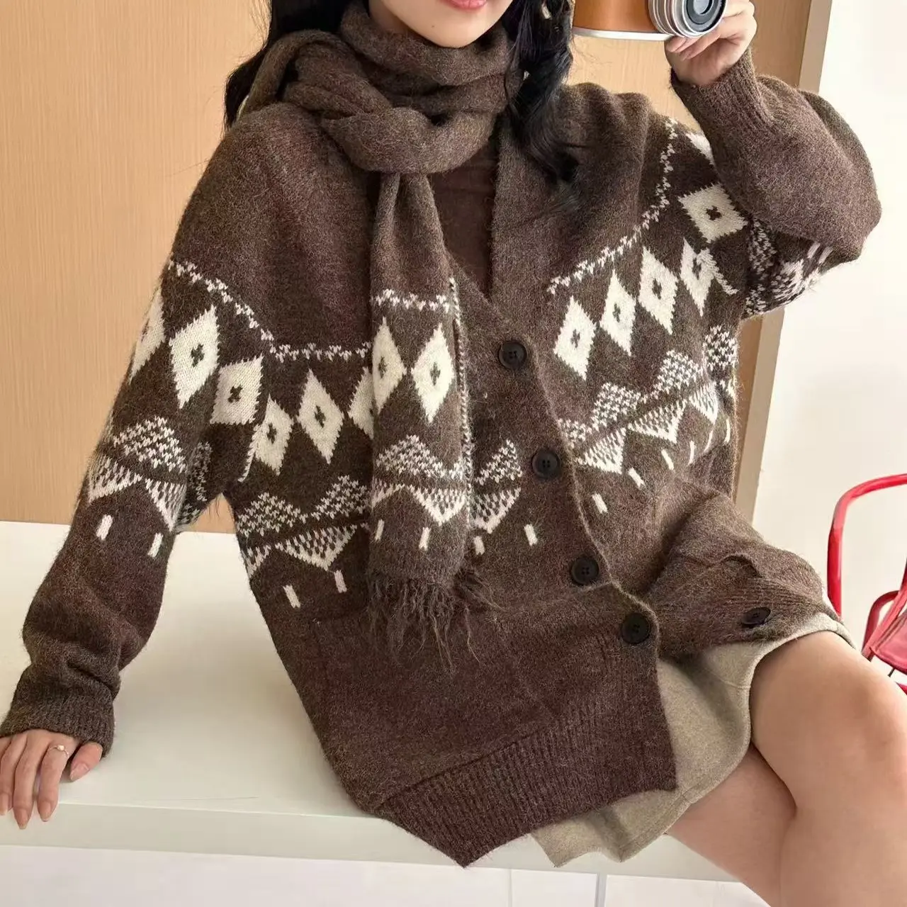 长袖针织秋季V领常规款毛针织衫上衣网红撞色毛衣加围巾