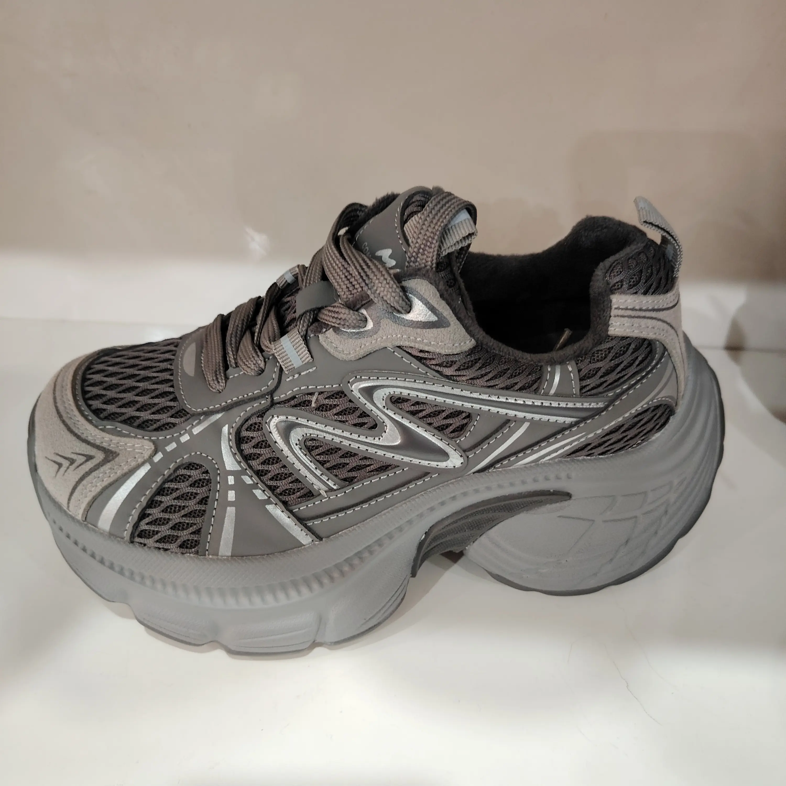 冬季加绒厚底增高百搭女款老爹鞋新款