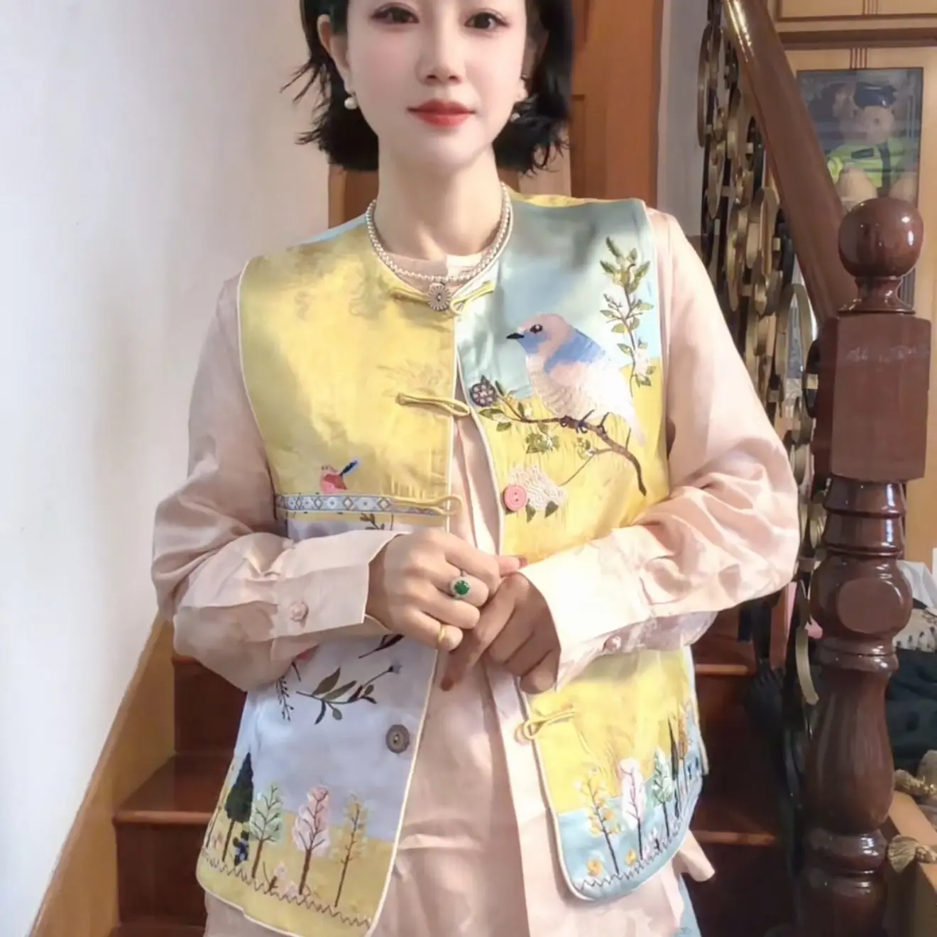 新中式重工刺绣醋酸面料女式宽松百搭国风马甲