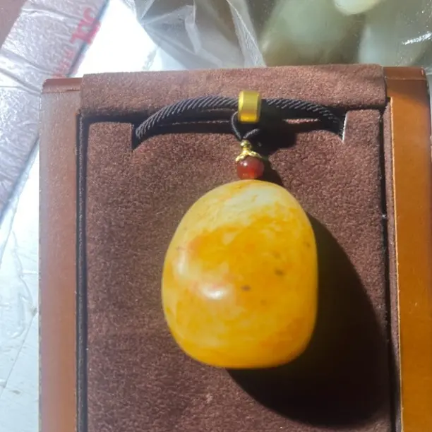 和田玉原石吊坠红沁皮白肉随型男女款珠宝饰品