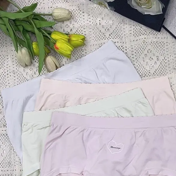 春秋季舒适透气抑菌棉底档中腰女士内裤适合80 - 160斤