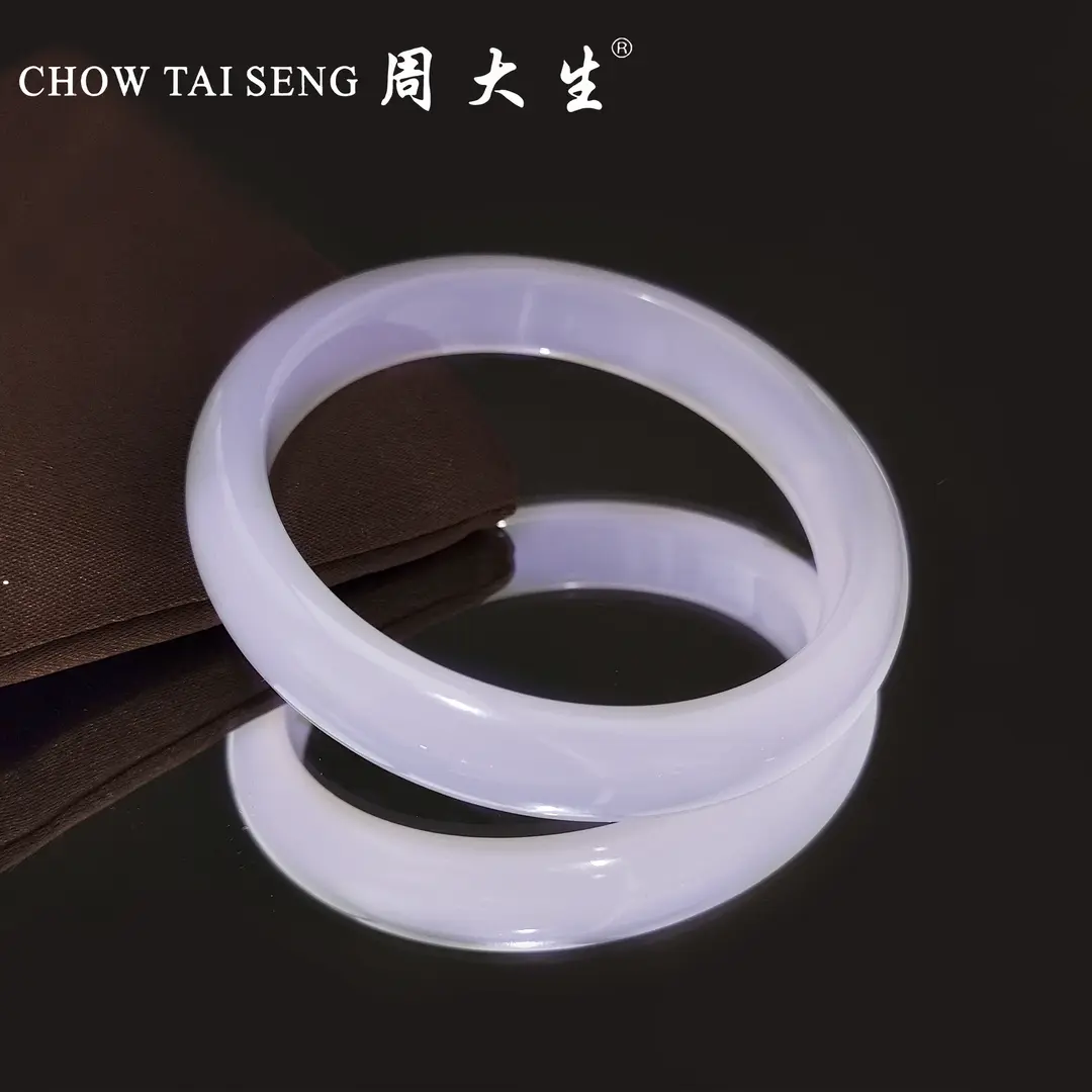 Chow Tai Seng/周大生偏紫白月光手镯天然白玛瑙冰种正圈玉镯子