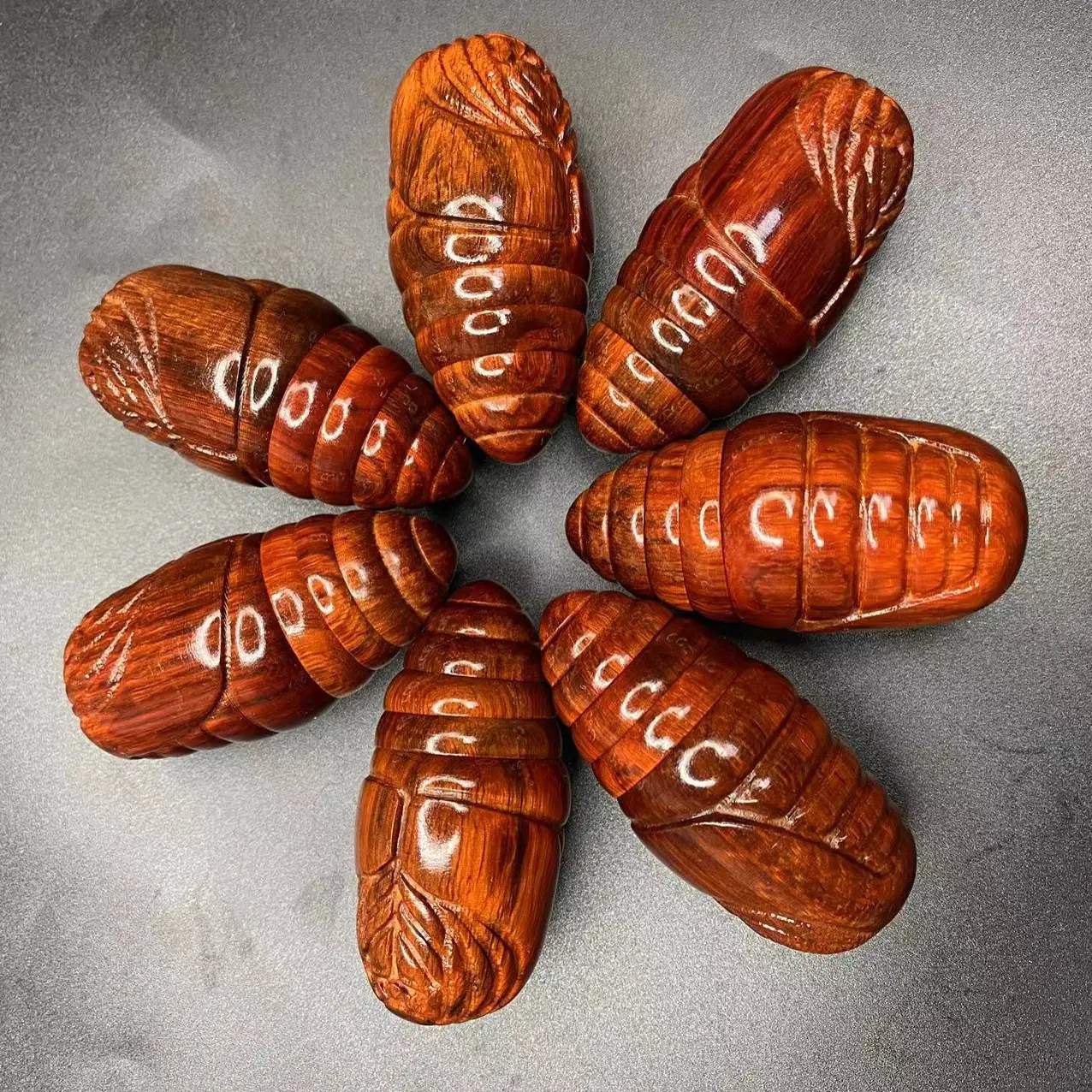 6公分高油高密紫檀木手工雕刻可动东南西北蚕蛹文玩把件