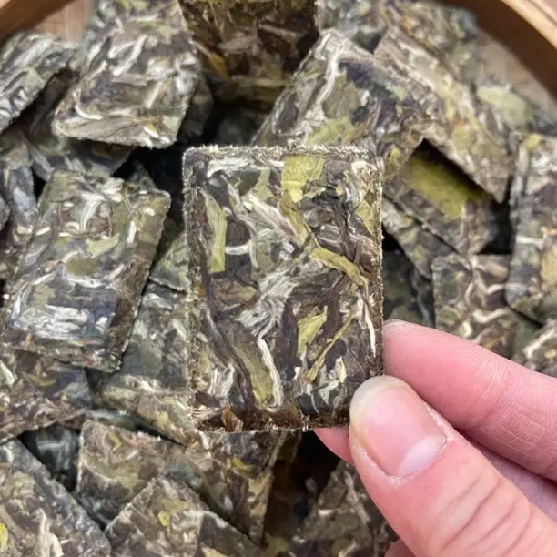 福鼎白茶2020年荒野牡丹饼干茶小方片独立泡袋装香甜柔耐泡