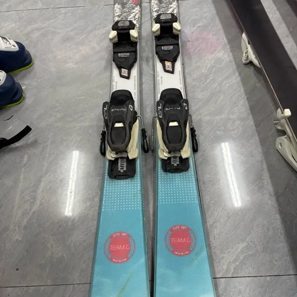 双板滑雪板小回转适用男女通用轻便易转弯滑雪装备，不包邮