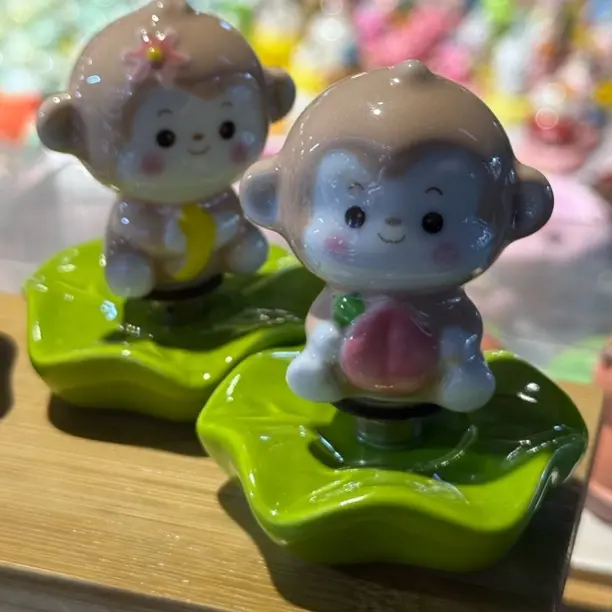 景德镇超可爱猴子转转桌面摆件