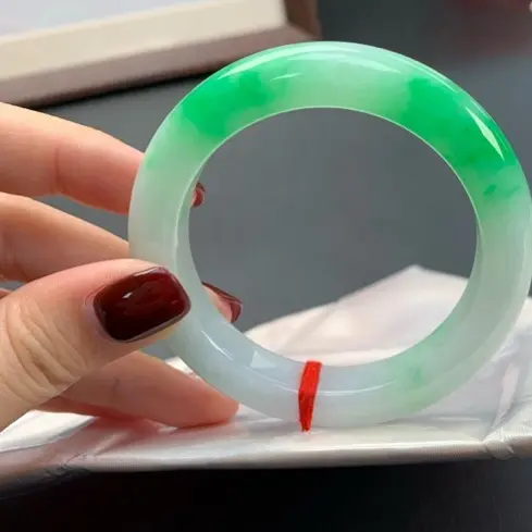 52+厚装正圈 白底青 天然翡翠手镯