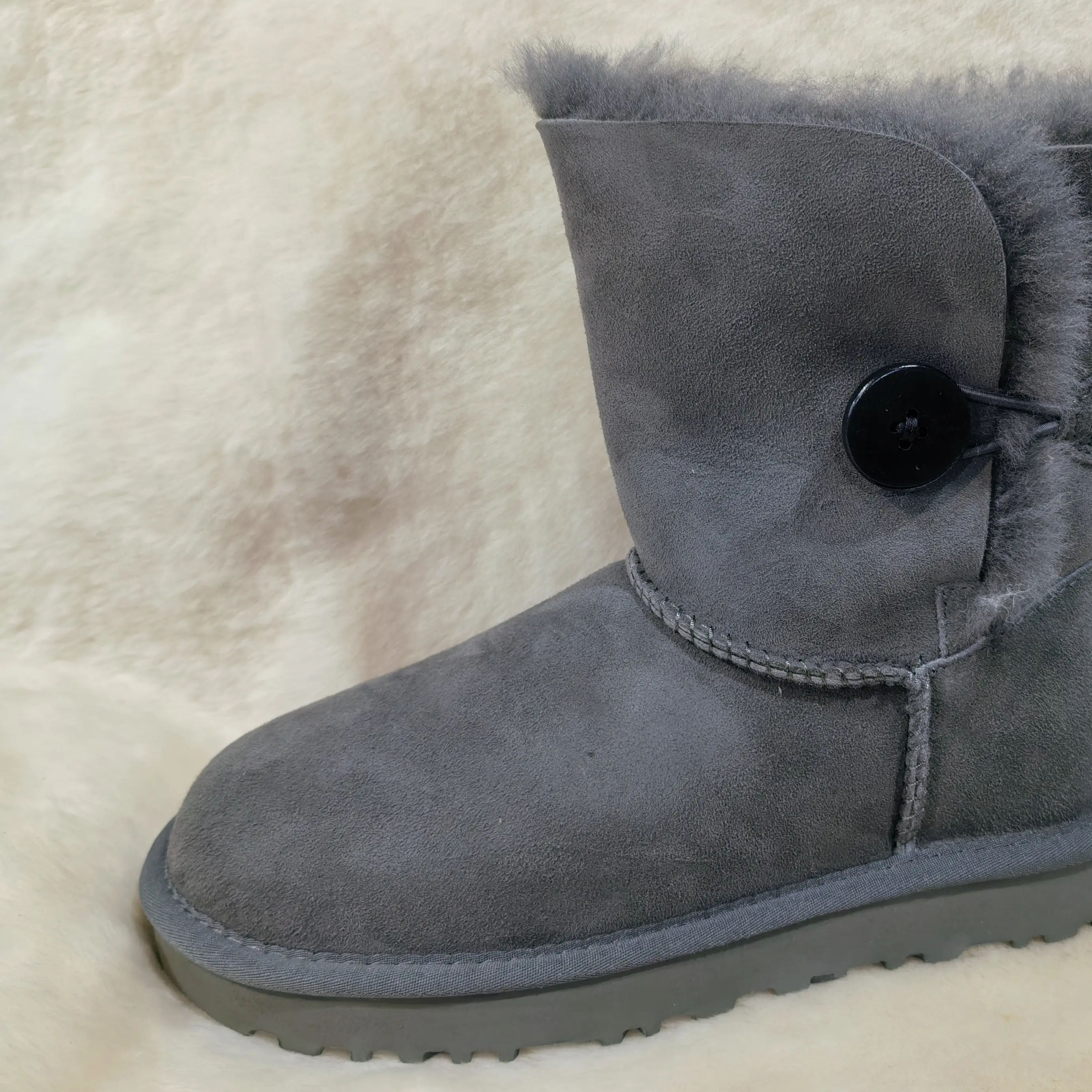 【中筒5803】防滑保暖中筒加绒羊皮毛一体雪地靴