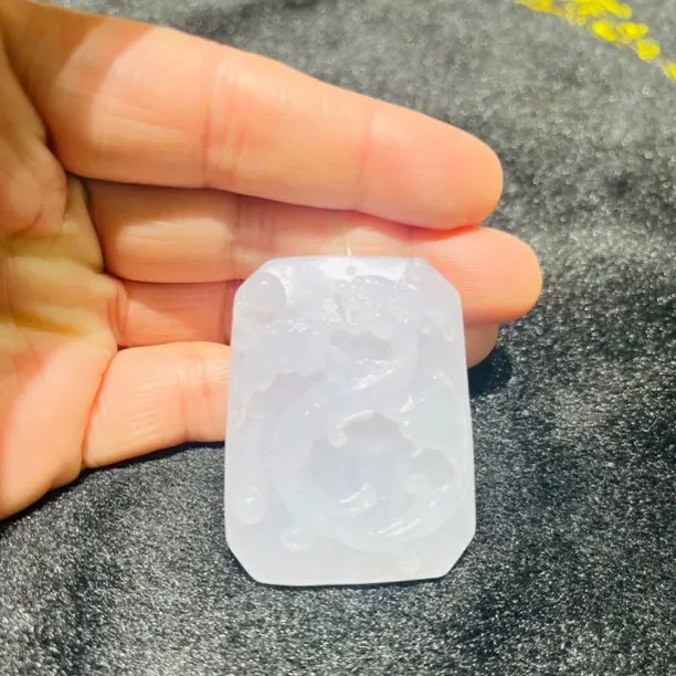 翡翠A货精雕飞龙在天无事牌挂件