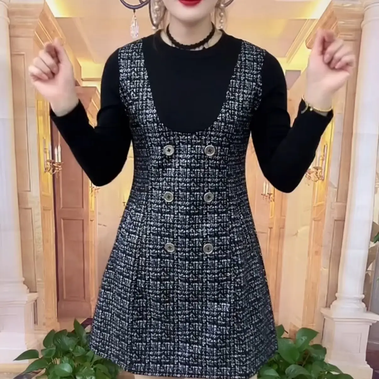 秋冬新款时尚圆领长袖纽扣袖连衣裙妈妈版