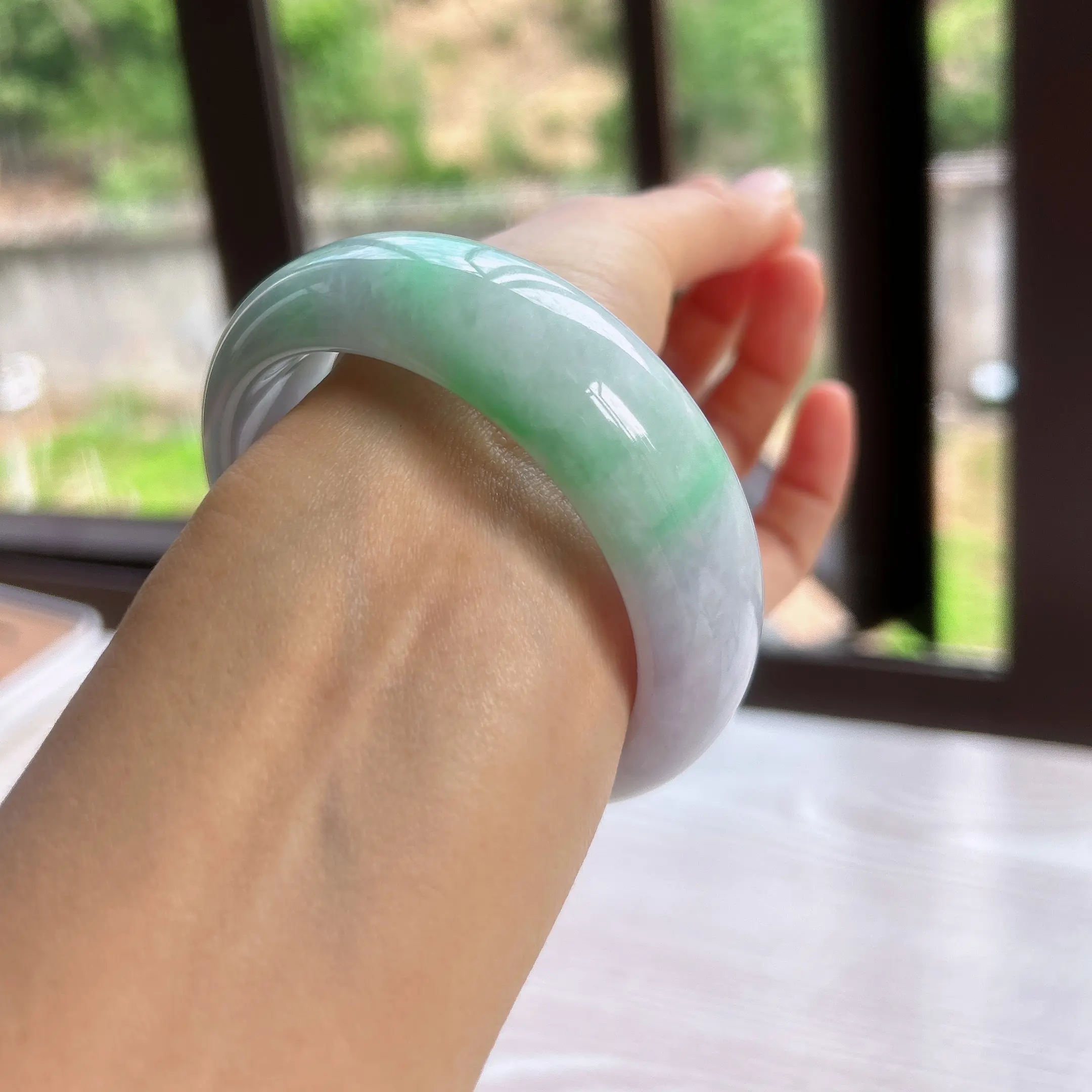 62-21.6-9.5 春彩宽版正圈手镯