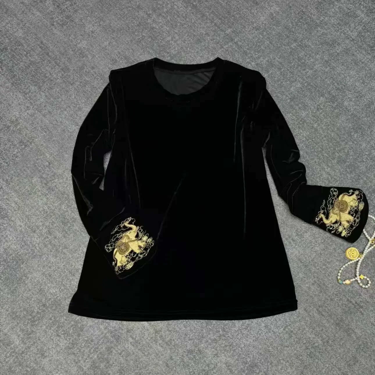 【881】新中式中国风袖口刺绣丝绒衫