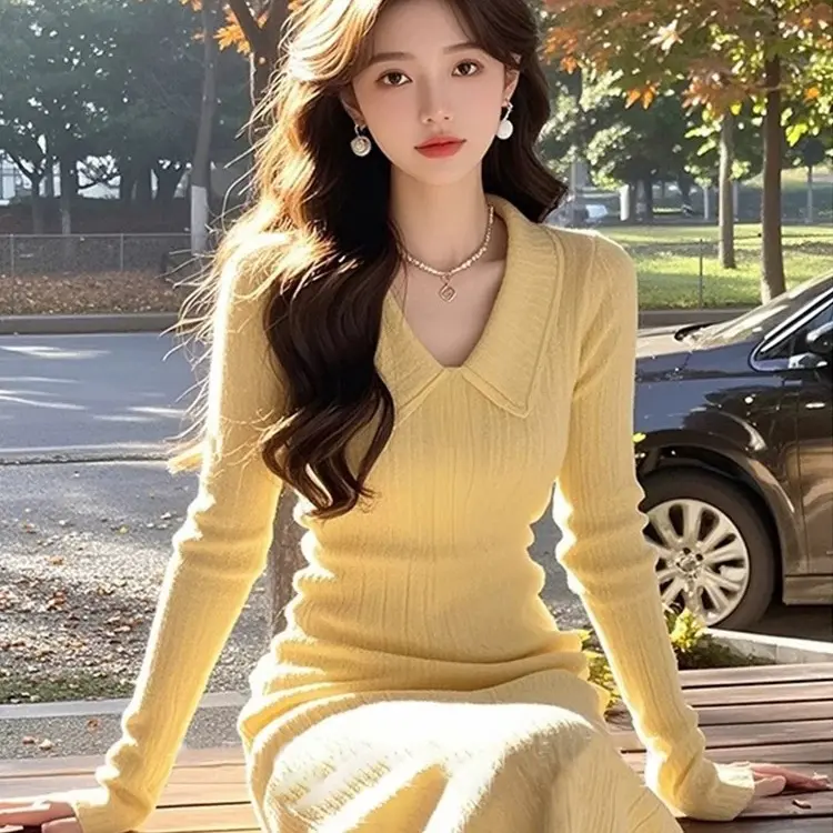 法式黄色针织连衣裙女秋冬气质修身显瘦长袖翻领内搭长裙子