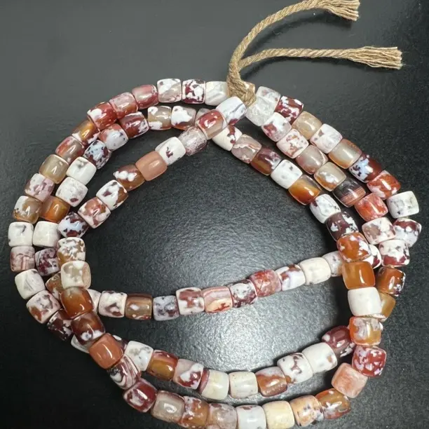 鸡骨白的玛瑙，孔对卡6，直径卡6，109颗