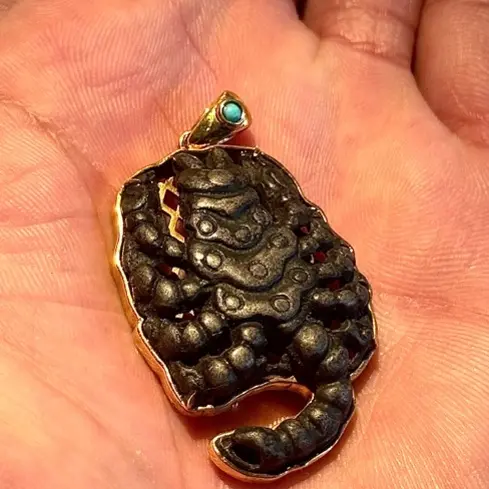 西藏天铁材质蝎子