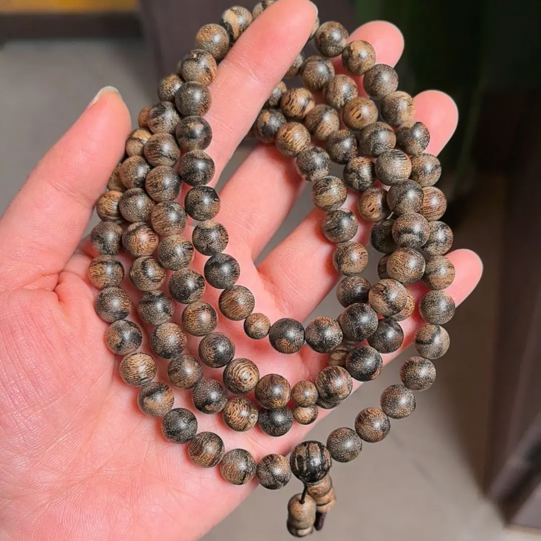 沉香满天星菩萨奇，卡0.88 36克