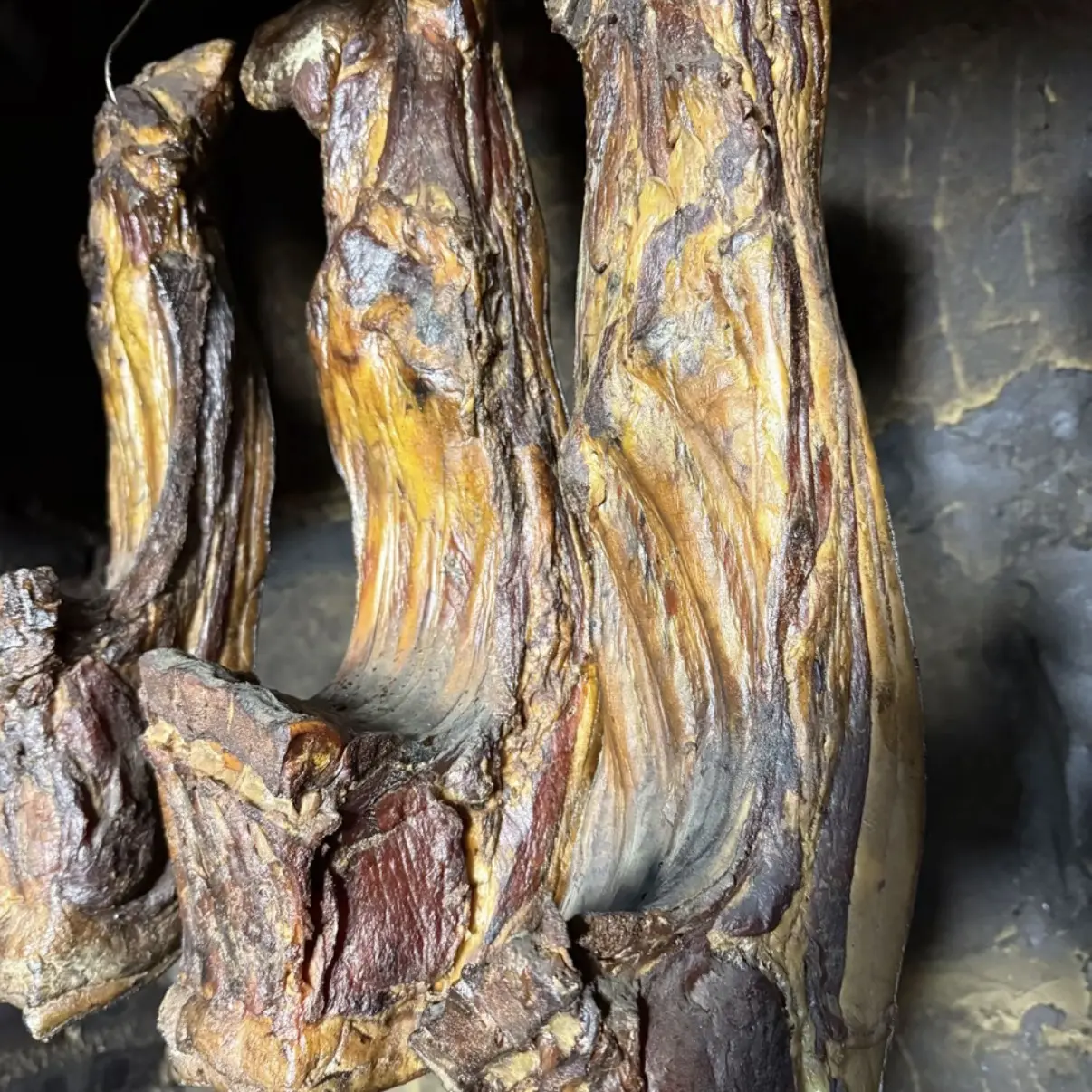 农家柴火烟熏带骨五花腊肉