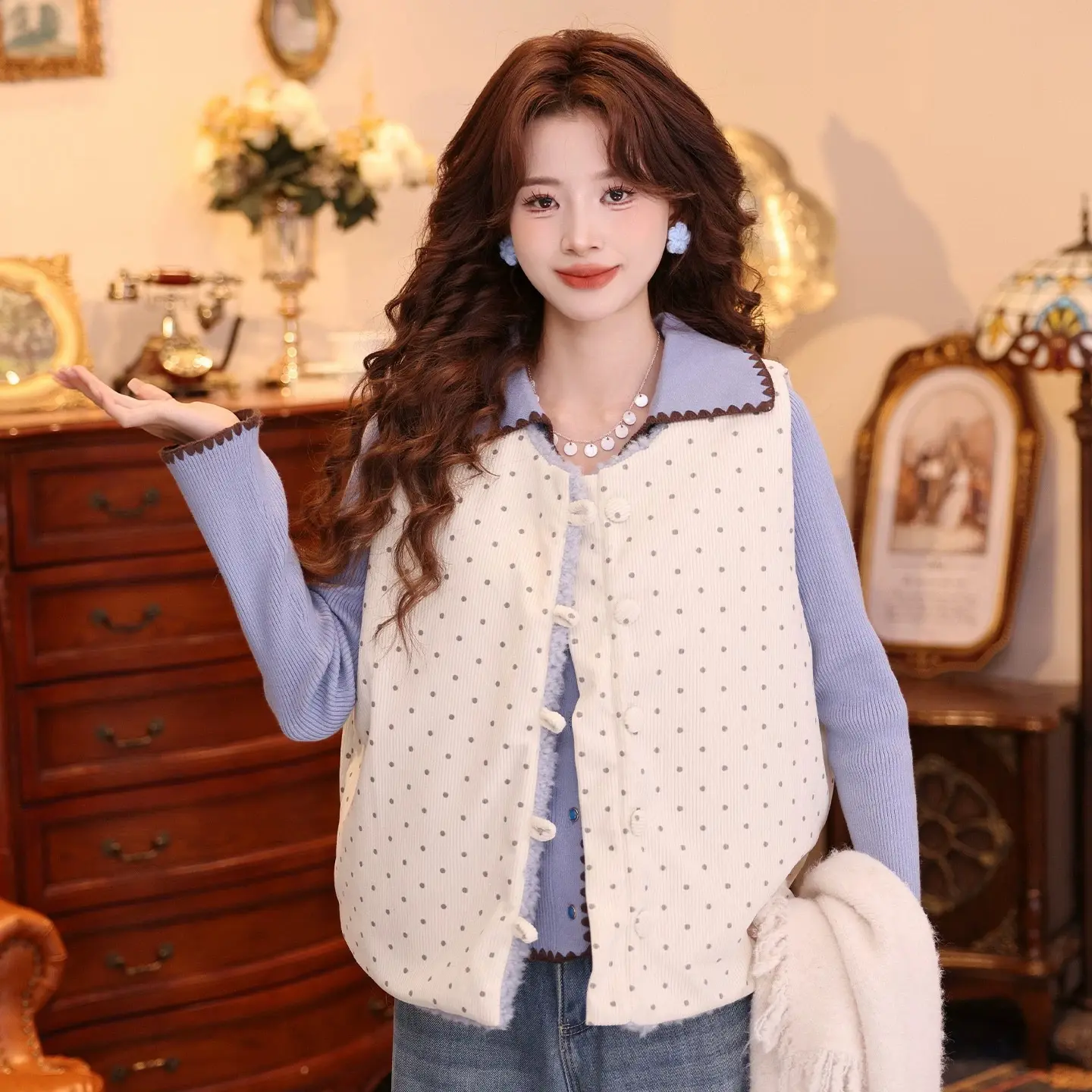 卡通刺绣毛绒马甲背心女秋冬外搭叠穿衬衫上衣时尚百搭