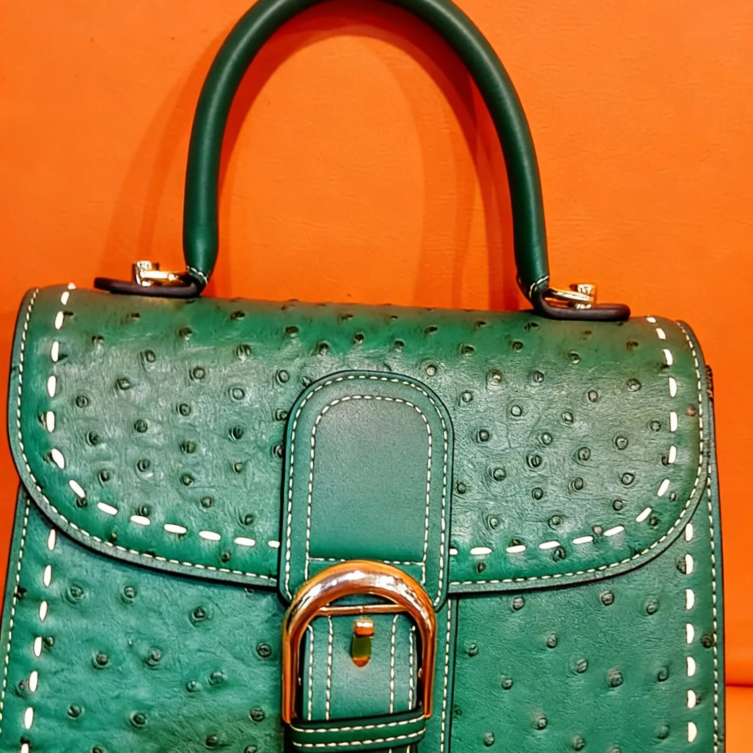 - 墨绿明线工艺鸵鸟纹多功能女包