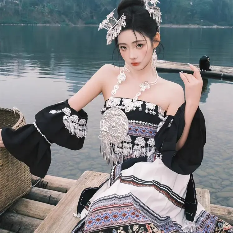 新款苗疆少女苗族少数民族爆款旅拍写真摄影服饰套装