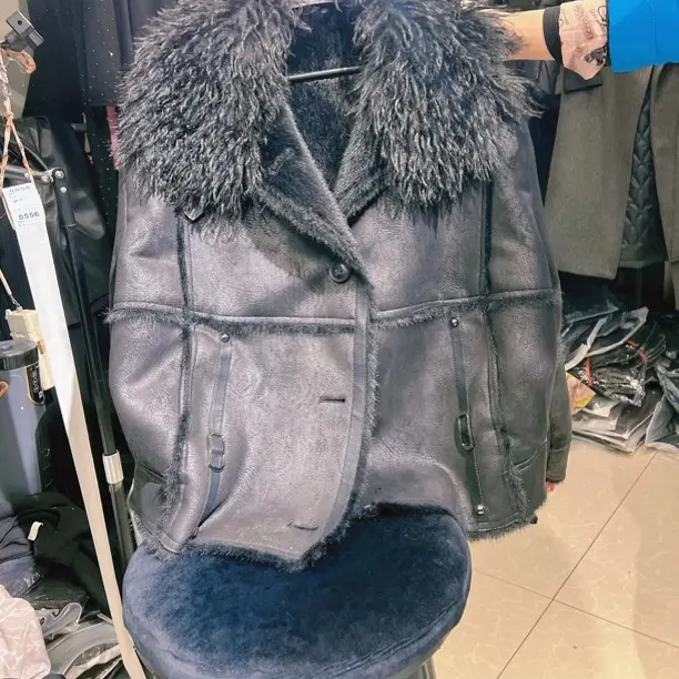 秋冬短款重工轻奢领翻领女装外套