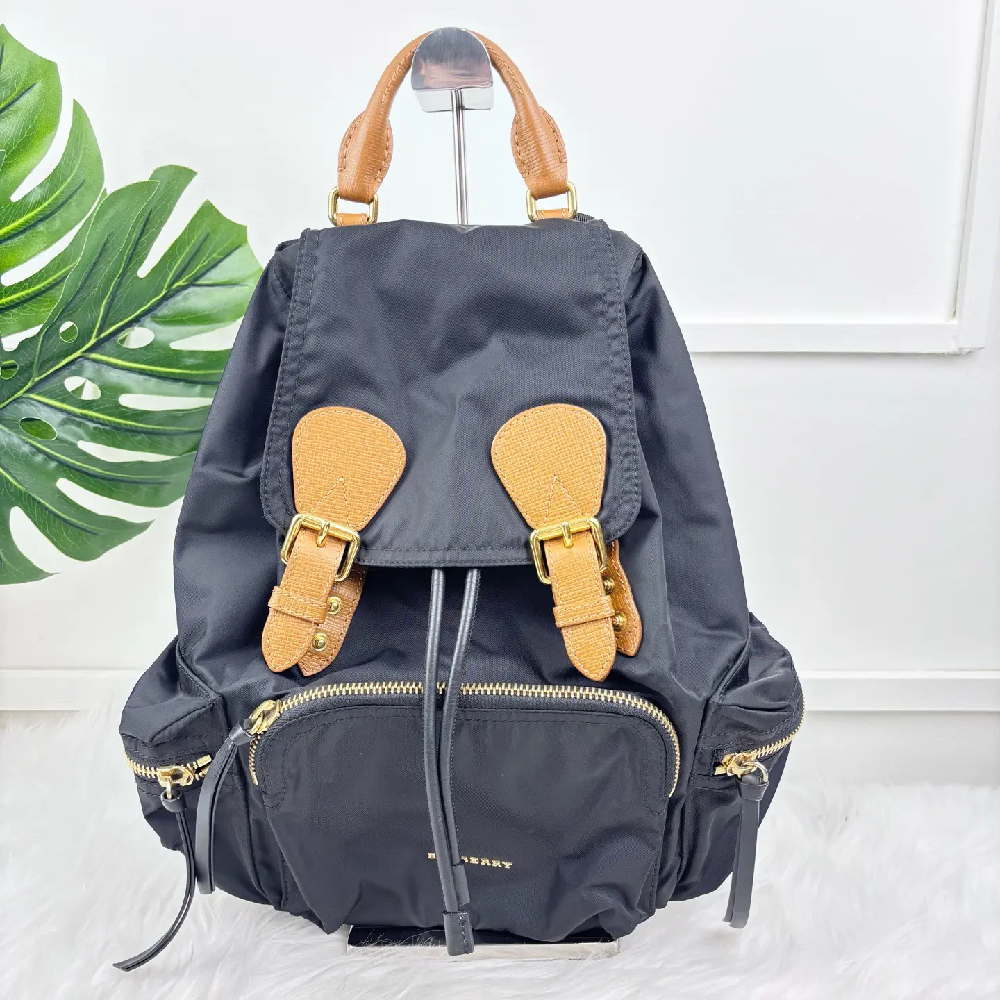 95新 BURBERRY/博柏利 黑色尼龙双肩包