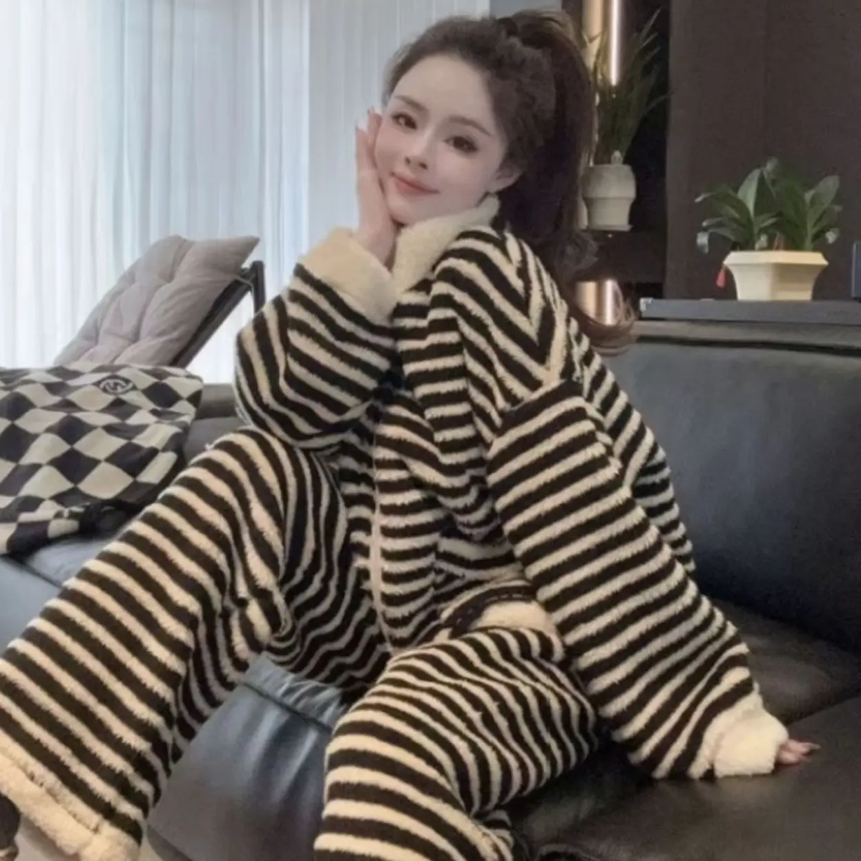 秋冬季加厚条纹云朵绒睡衣女长袖长裤保暖套装外出立领休闲时尚