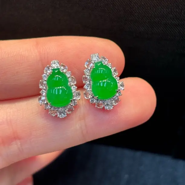 镶嵌翡翠耳饰冰种阳绿葫芦耳钉