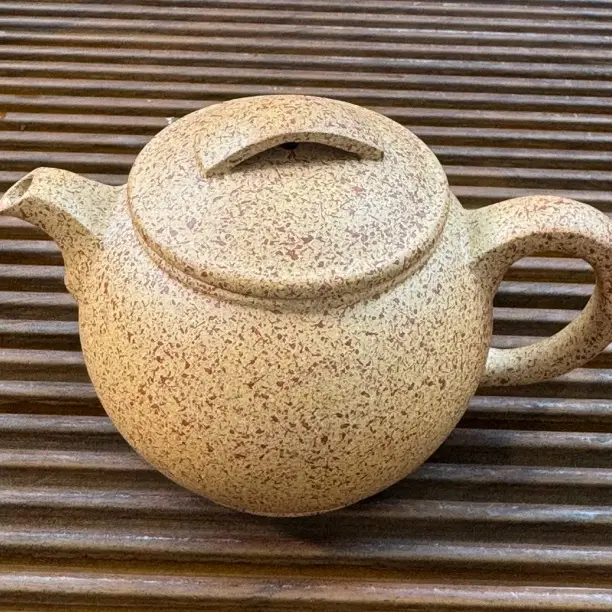 热销新款壶宜兴具纯全手工瓦圆紫砂壶粗砂雨中砂紫砂厂家
