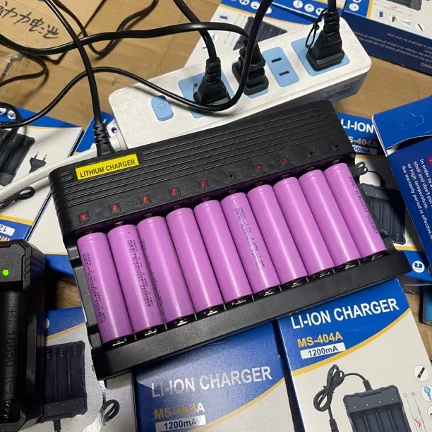 高速快充多功能18650/21700/26800锂电池充电器3.7V4.2